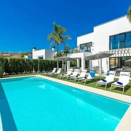 Villa New Luxury 4br Pool, Bbq Estepona