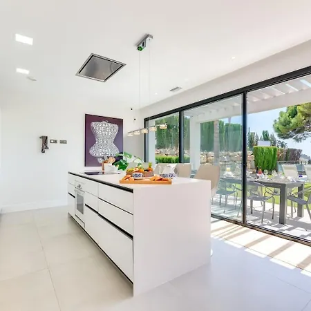 New Luxury 4br Pool, Bbq Villa *