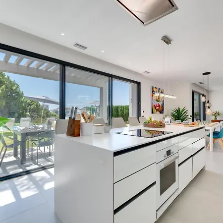 New Luxury 4br Pool, Bbq Estepona