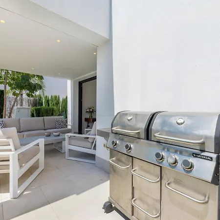New Luxury 4br Pool, Bbq Villa Estepona
